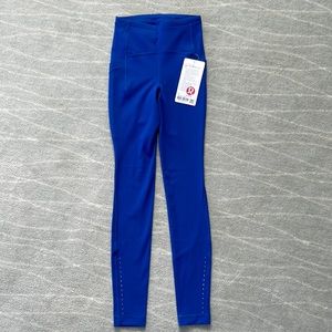 swift speed high rise tight 28” size 0 with pockets on the sides and a waistband